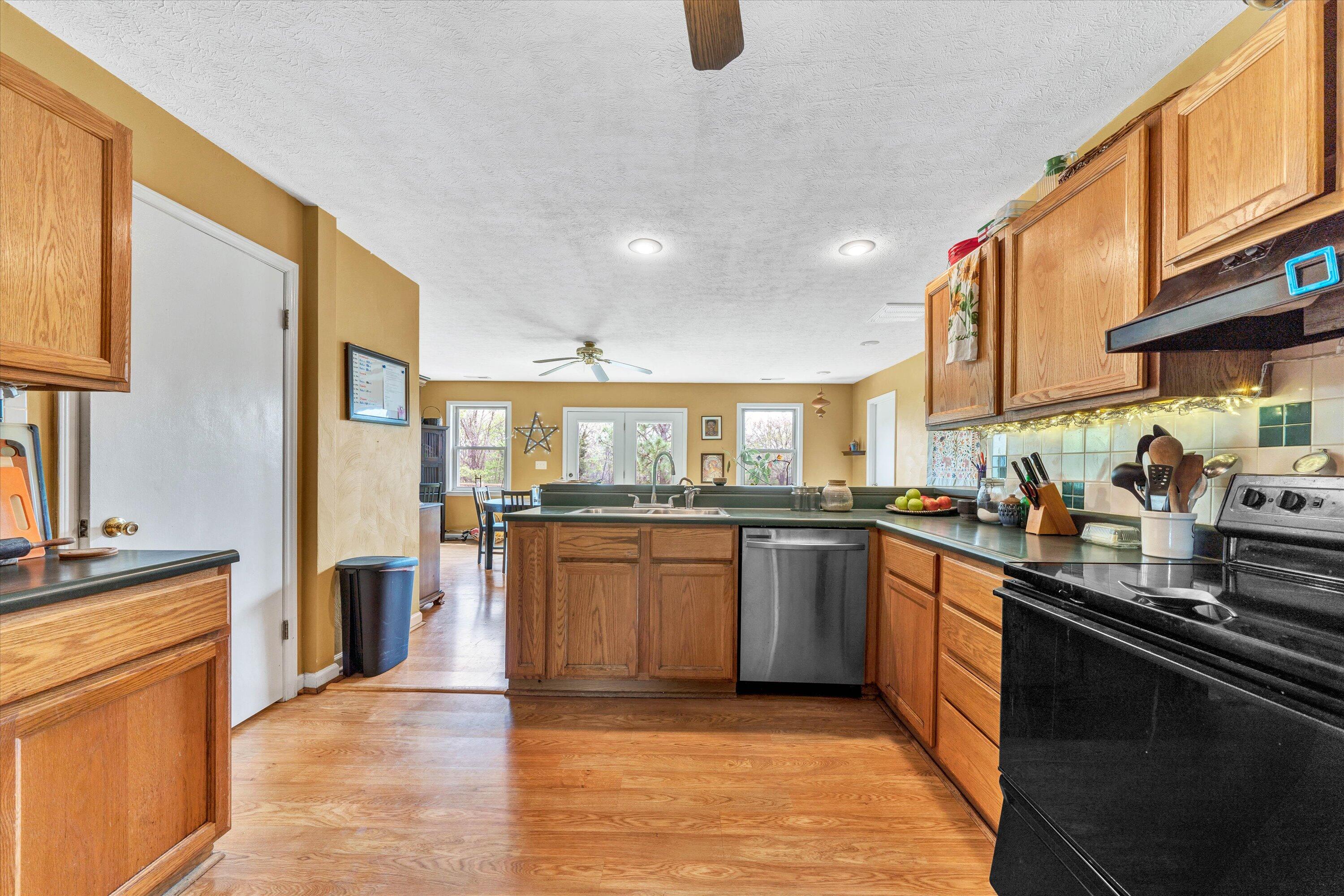 842 North Mill Road Salem, VA 24153 - Photo 10 of 37 14-DSC00298