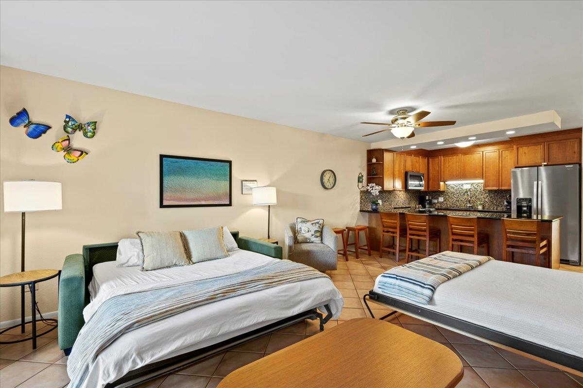 2695 South Kihei Road, Unit 6109 Kihei, HI 96753 - Photo 13 of 49 a bedroom with a bed and window