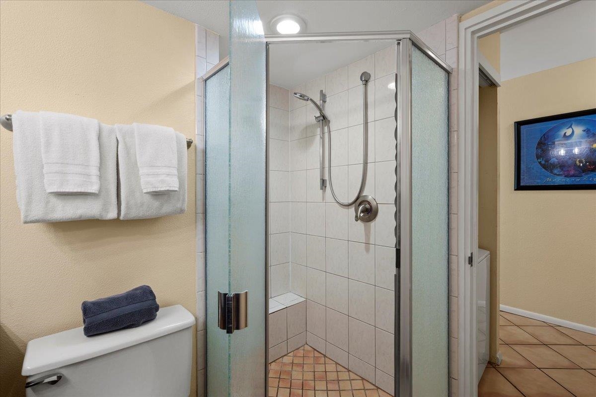 2695 South Kihei Road, Unit 6109 Kihei, HI 96753 - Photo 23 of 49 a bathroom with a shower and a toilet