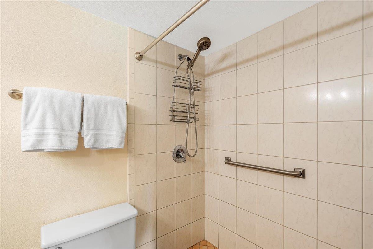 2695 South Kihei Road, Unit 6109 Kihei, HI 96753 - Photo 28 of 49 a bathroom with a shower