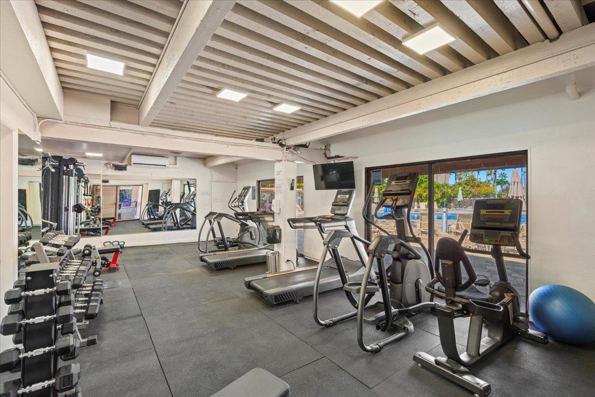 2695 South Kihei Road, Unit 6109 Kihei, HI 96753 - Photo 37 of 49 a view of a room with gym equipment