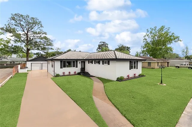 $325,000 | 149 Caroline Avenue, River Ridge, LA 70123