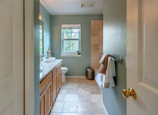 $825,000 | 24607 Northeast 72nd Street, Redmond, WA 98053