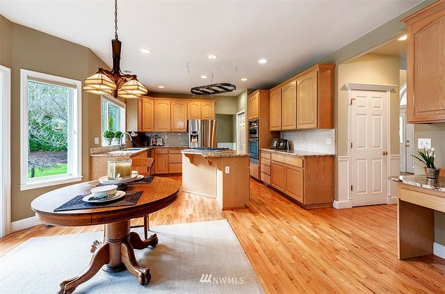 $825,000 | 24607 Northeast 72nd Street, Redmond, WA 98053