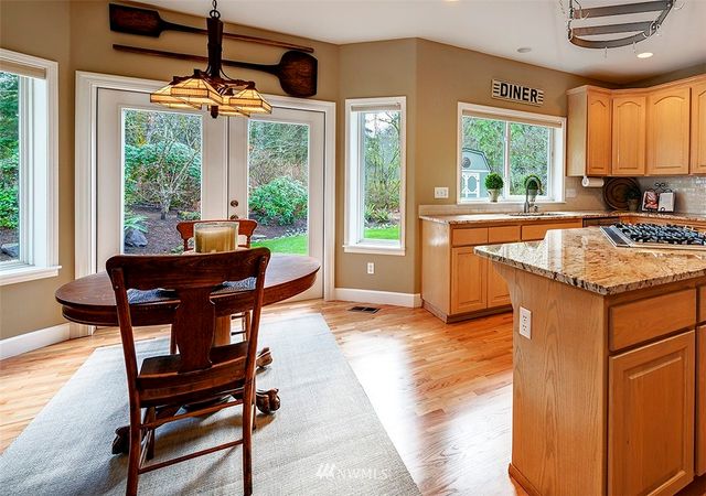 $825,000 | 24607 Northeast 72nd Street, Redmond, WA 98053