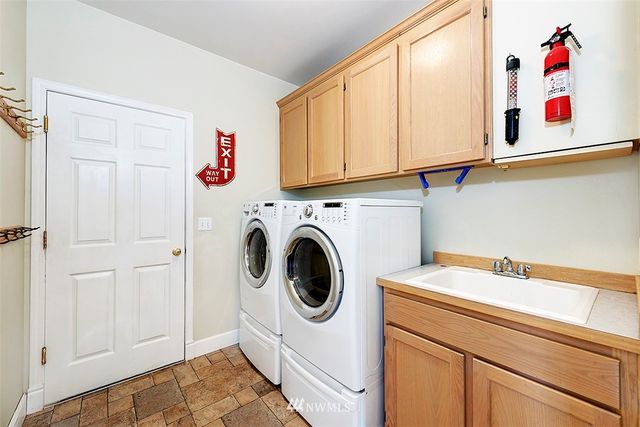 $825,000 | 24607 Northeast 72nd Street, Redmond, WA 98053