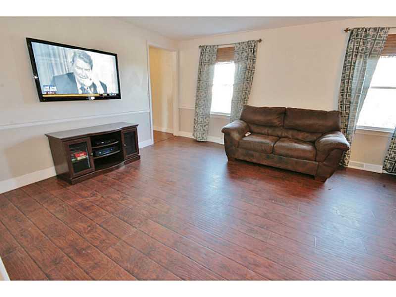 111 Blackshire Road Butler, PA 16001 - Photo 6 of 23 Living Room.