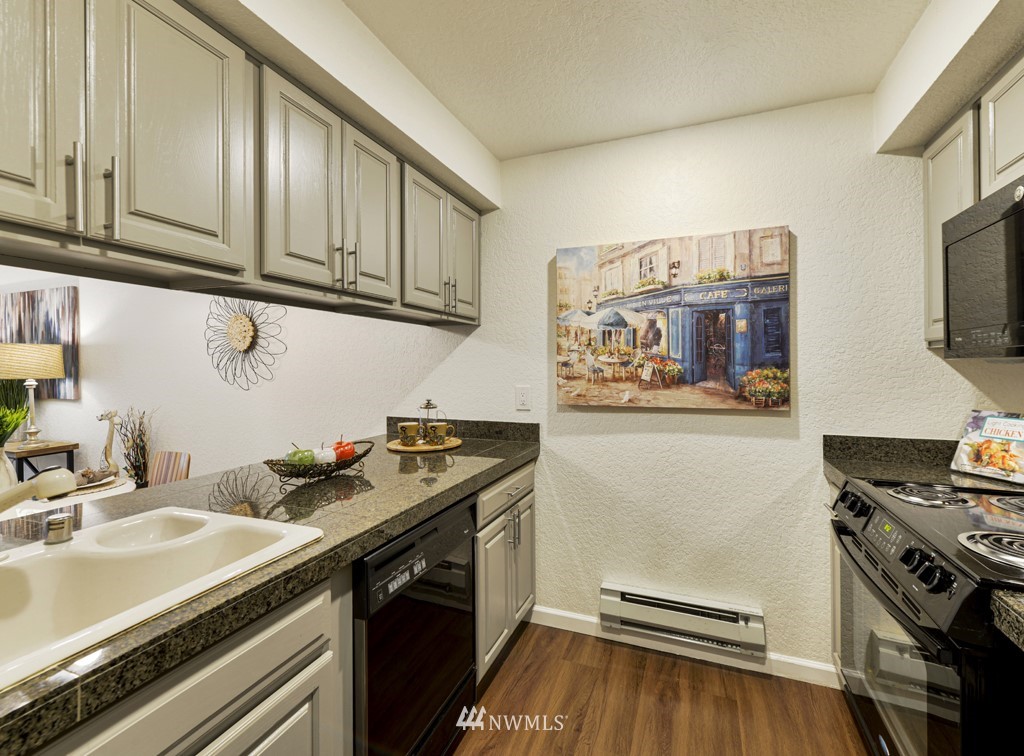 1850 Grant Avenue South, Unit E4 Renton, WA 98055 - Photo 3 of 27 Gallery Image 3