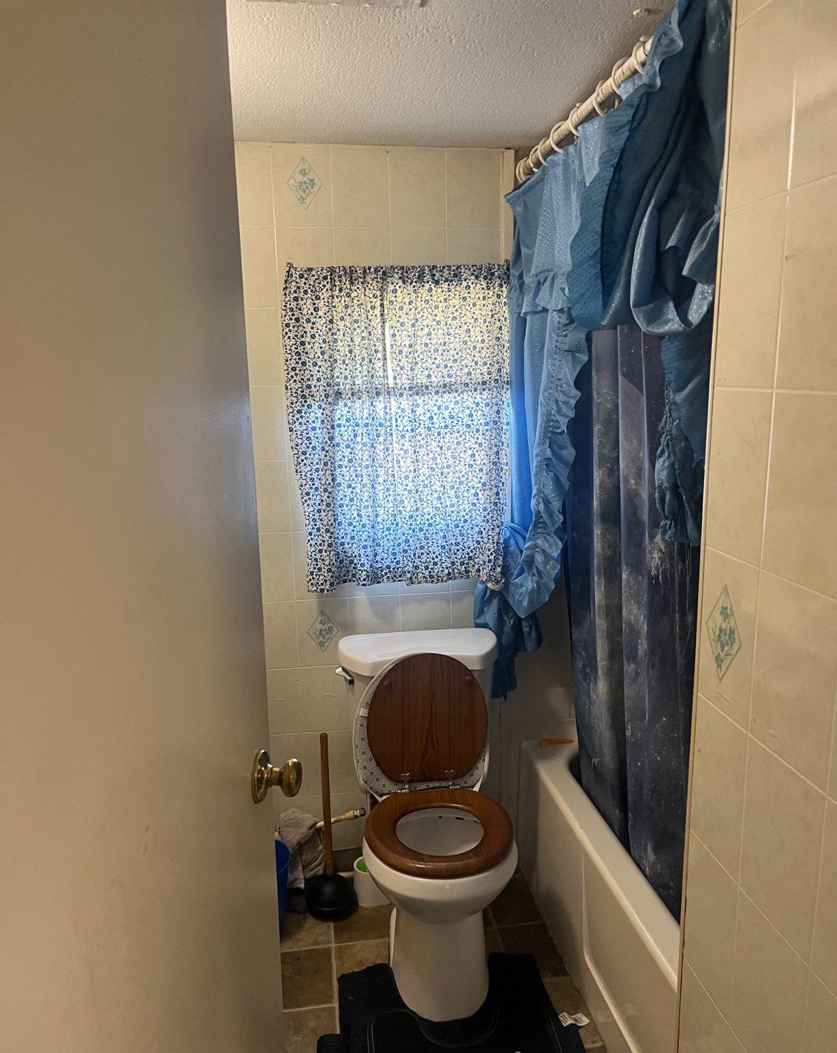 4191 Lake Road, Unit 25 Newfield, NJ 08344 - Photo 11 of 12 Cozy bathroom in main hallway with natural light.