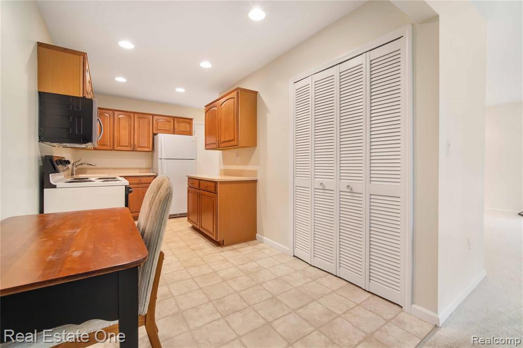 1822 Streamedge Court Rochester Hills, MI 48309 - Photo 11 of 24
