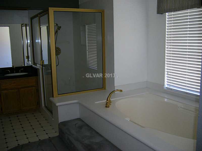 550 Heswall Court Henderson, NV 89014 - Photo 19 of 35 Master Bath/Spa.