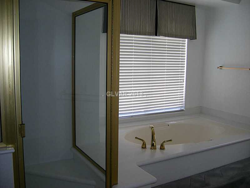 550 Heswall Court Henderson, NV 89014 - Photo 21 of 35 Master Bath/Spa.