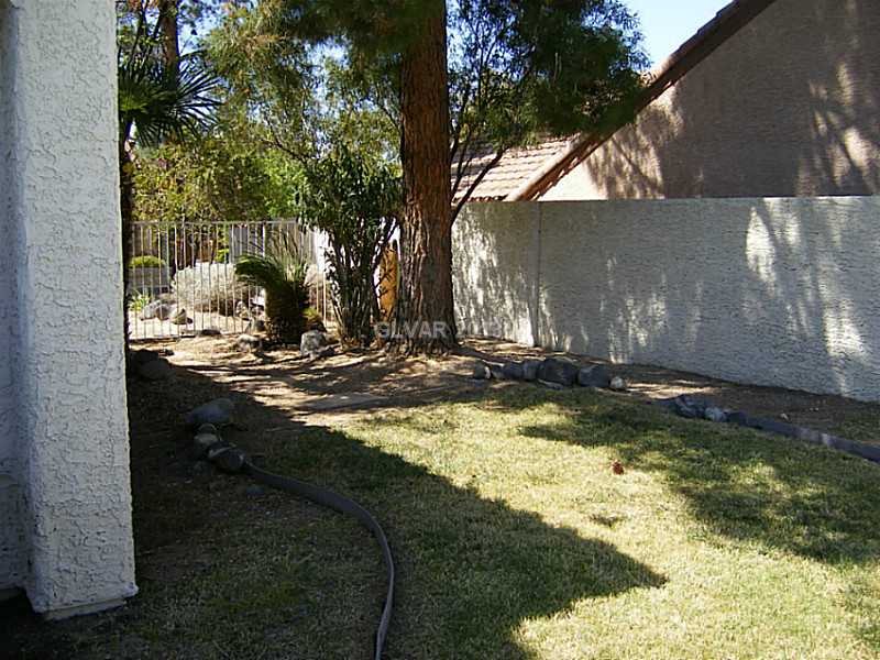 550 Heswall Court Henderson, NV 89014 - Photo 31 of 35 Yard/Garden.