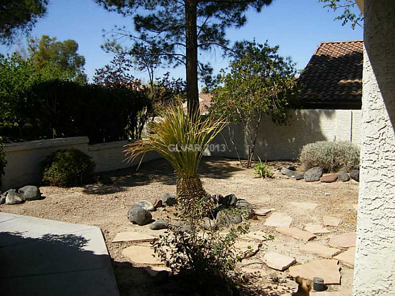 550 Heswall Court Henderson, NV 89014 - Photo 34 of 35 Yard/Garden. Front courtyard entry