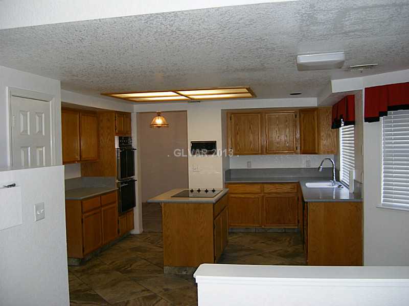 550 Heswall Court Henderson, NV 89014 - Photo 10 of 35 Kitchen.