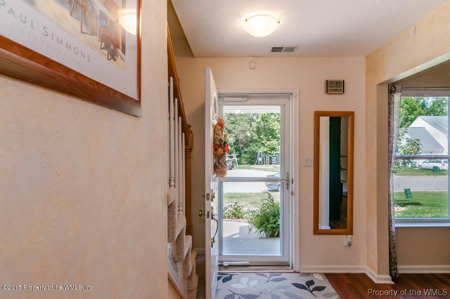 129 Low Ridge Road Williamsburg, VA 23185 - Photo 5 of 23 Entry