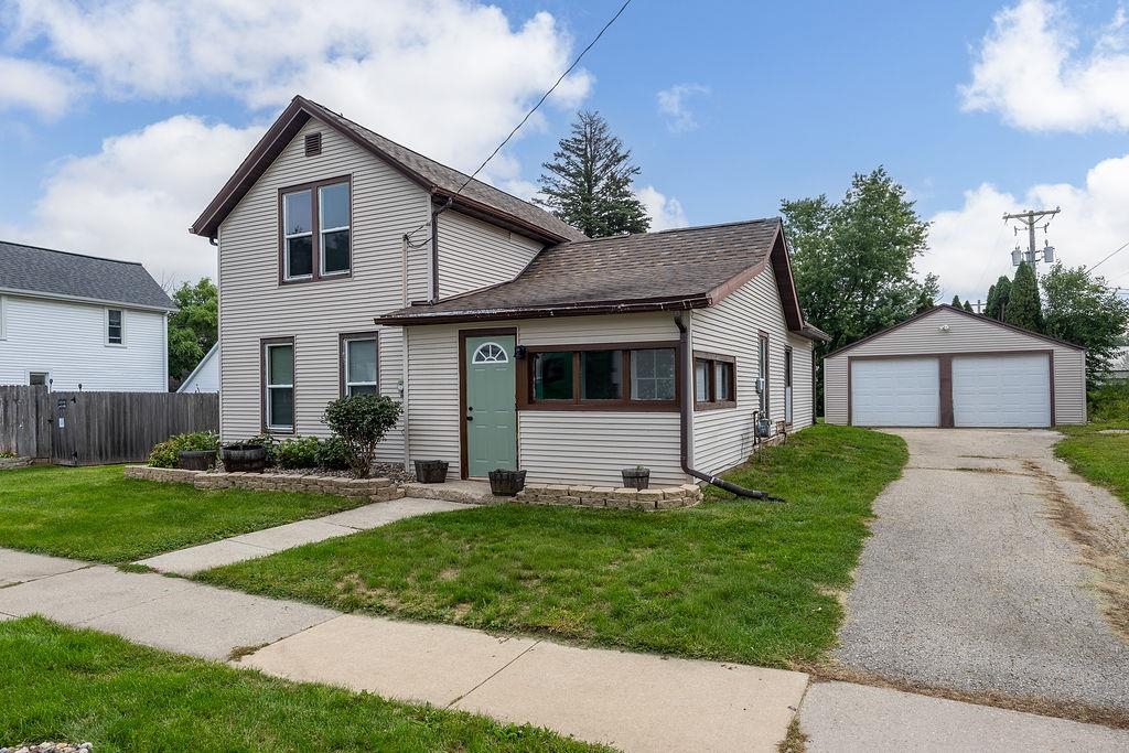 200 North Rutland Avenue Brooklyn, WI 53521 - Photo 2 of 35 Gallery Image 2