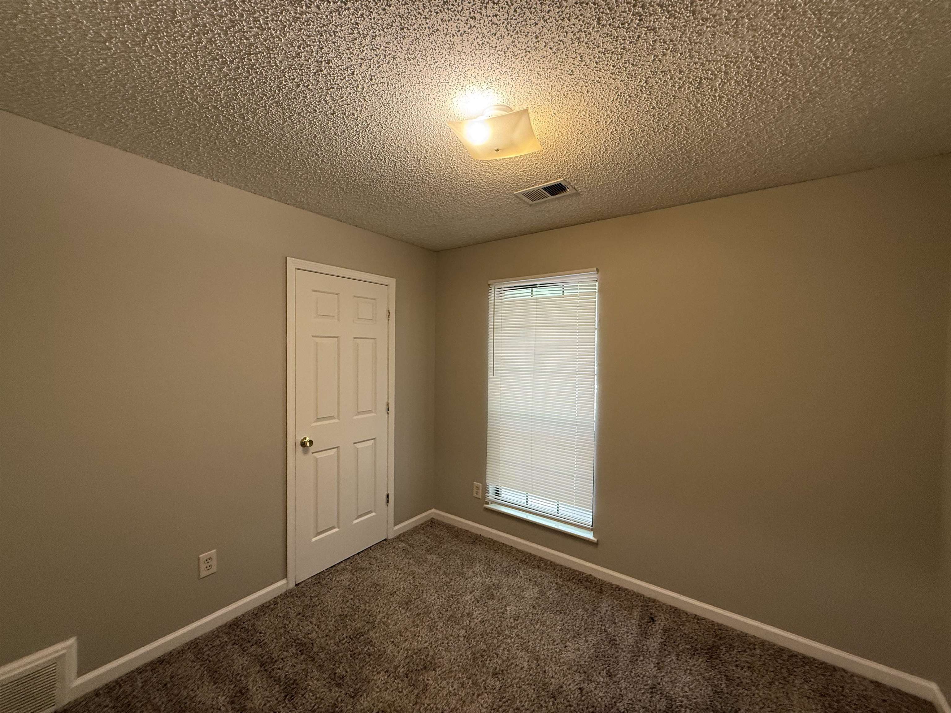6420 Saginaw Road Memphis, TN 38134 - Photo 17 of 38 Neutral painted walls complement the textured ceiling