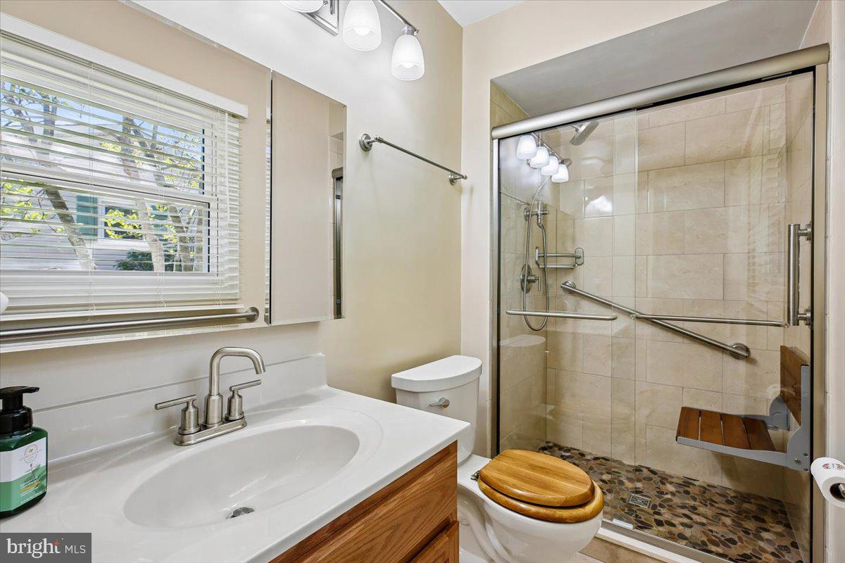 13909 Bethpage Lane Silver Spring, MD 20906 - Photo 26 of 60 Hallway Bathroom