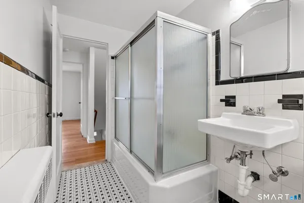 $2,095 | 52 Arnold Way, Unit 52, West Hartford, CT 06119