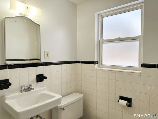 $2,095 | 52 Arnold Way, Unit 52, West Hartford, CT 06119