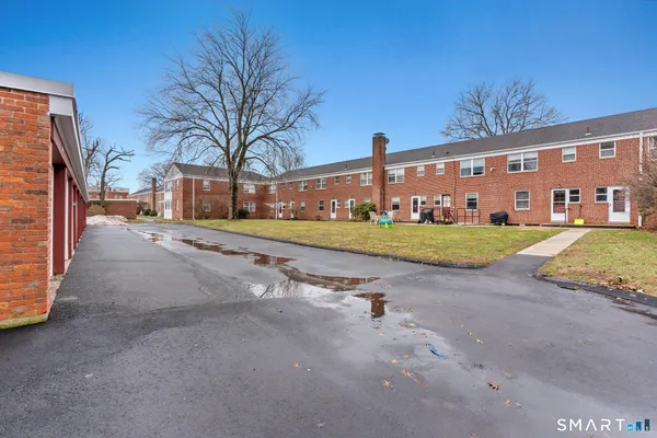 $2,095 | 52 Arnold Way, Unit 52, West Hartford, CT 06119