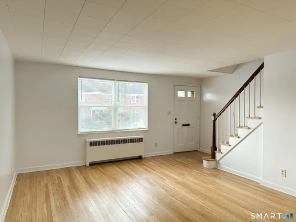 $2,095 | 52 Arnold Way, Unit 52, West Hartford, CT 06119