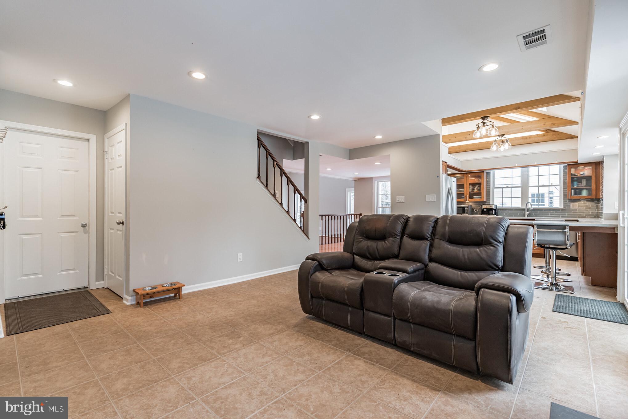 6729 Anders Terrace Springfield, VA 22151 - Photo 8 of 30 Gallery Image 8