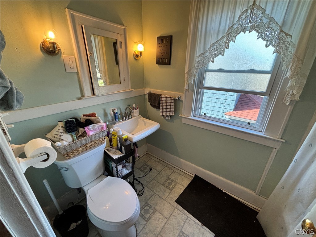 705 Velasko Road Syracuse, NY 13207 - Photo 23 of 40