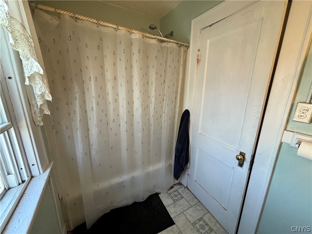 705 Velasko Road Syracuse, NY 13207 - Photo 24 of 40