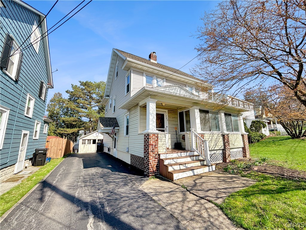 705 Velasko Road Syracuse, NY 13207 - Photo 4 of 40