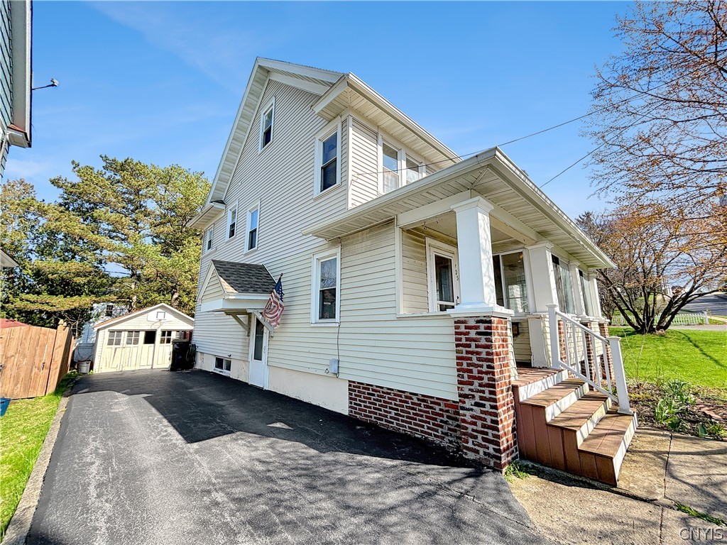 705 Velasko Road Syracuse, NY 13207 - Photo 6 of 40