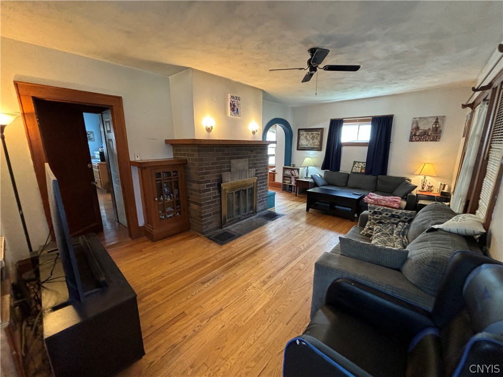 705 Velasko Road Syracuse, NY 13207 - Photo 8 of 40