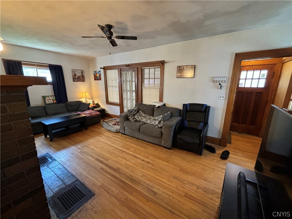 705 Velasko Road Syracuse, NY 13207 - Photo 9 of 40