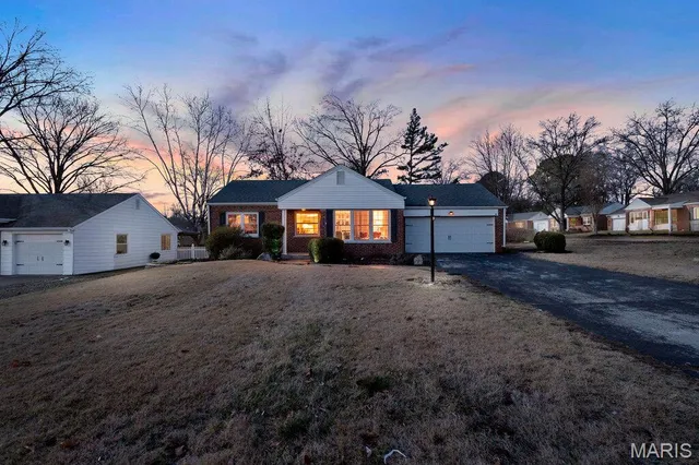 $349,900 | 1433 Lanvale Drive, St. Louis, MO 63119