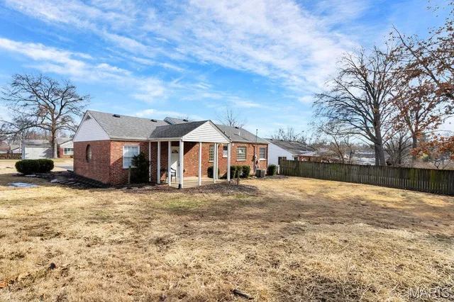 $349,900 | 1433 Lanvale Drive, St. Louis, MO 63119