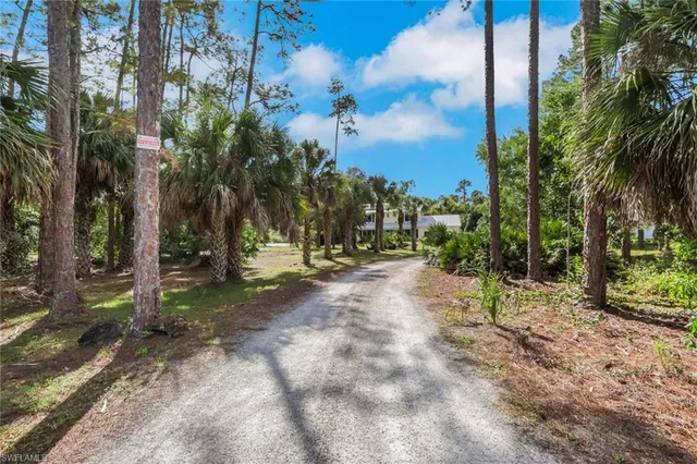 $1,425,000 | 5092 Boxwood Way, Naples, FL 34116