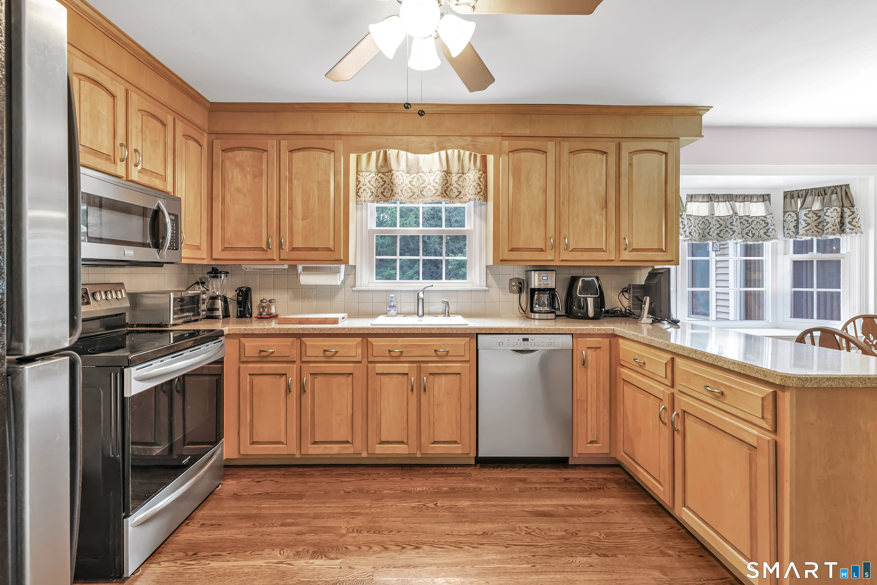 460 Stonehouse Road Trumbull, CT 06611 - Photo 7 of 25