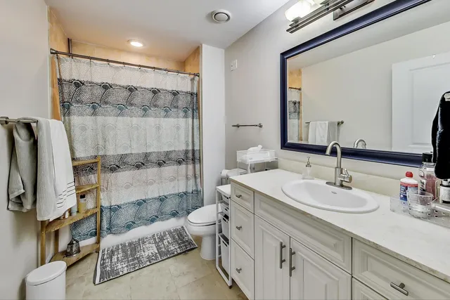 $3,200 | 230 West Division Street, Unit 1307, Chicago, IL 60610