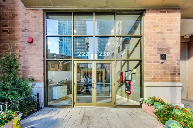 $3,200 | 230 West Division Street, Unit 1307, Chicago, IL 60610