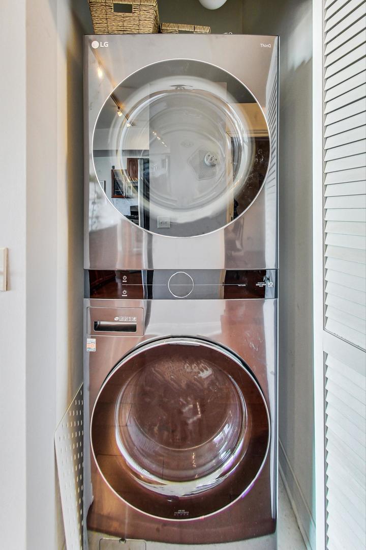 230 West Division Street, Unit 1307 Chicago, IL 60610 - Photo 22 of 33