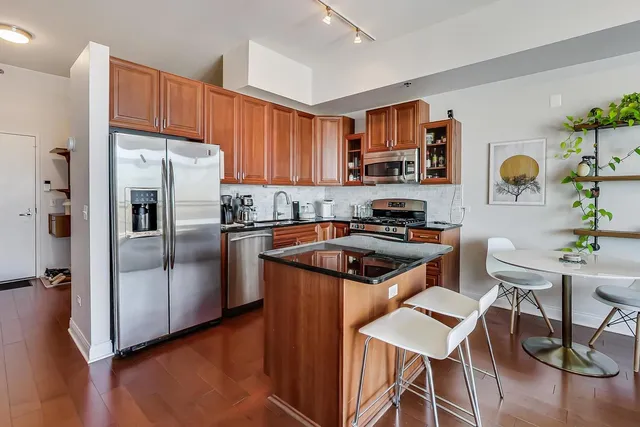 $3,200 | 230 West Division Street, Unit 1307, Chicago, IL 60610
