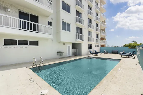 $4,800 | 2400 Southwest 27th Avenue, Unit PH4, Miami, FL 33145