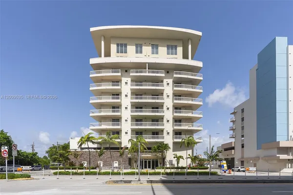 $4,800 | 2400 Southwest 27th Avenue, Unit PH4, Miami, FL 33145