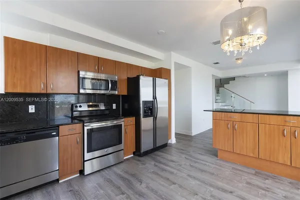 $4,800 | 2400 Southwest 27th Avenue, Unit PH4, Miami, FL 33145