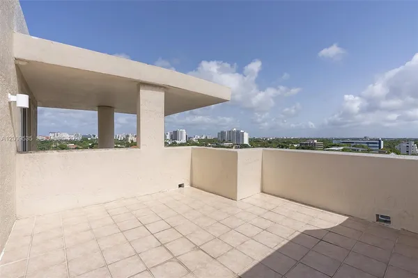$4,800 | 2400 Southwest 27th Avenue, Unit PH4, Miami, FL 33145