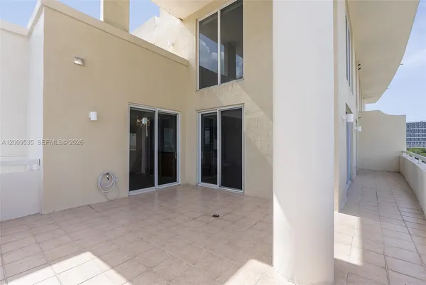 $4,800 | 2400 Southwest 27th Avenue, Unit PH4, Miami, FL 33145