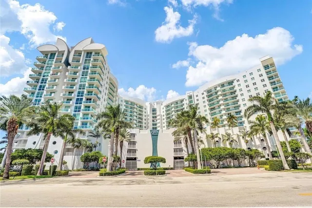 $4,500 | 7900 Harbor Island Drive, Unit PH2, North Bay Village, FL 33141