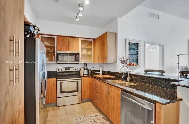 $4,500 | 7900 Harbor Island Drive, Unit PH2, North Bay Village, FL 33141