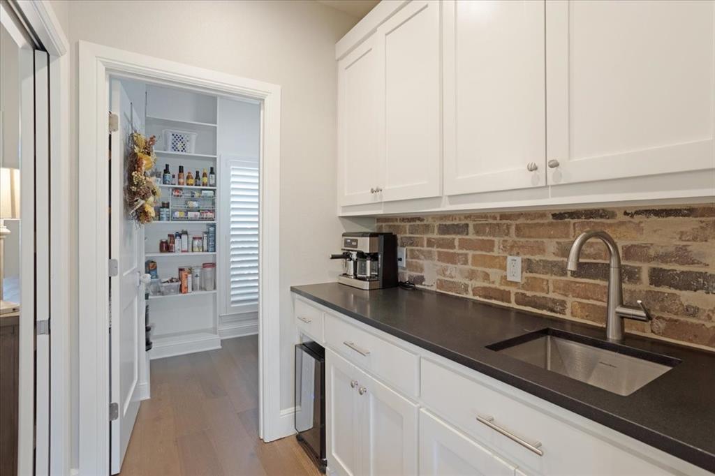 425 Ridgeview Road Sherman, TX 75092 - Photo 19 of 40 a kitchen with granite countertop a sink and a stove